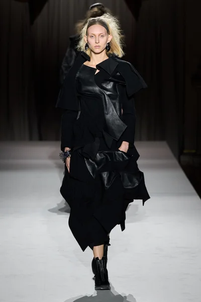 Look 14